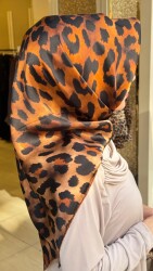 9779 TURUNCU LEOPAR İPEK EŞARP - 